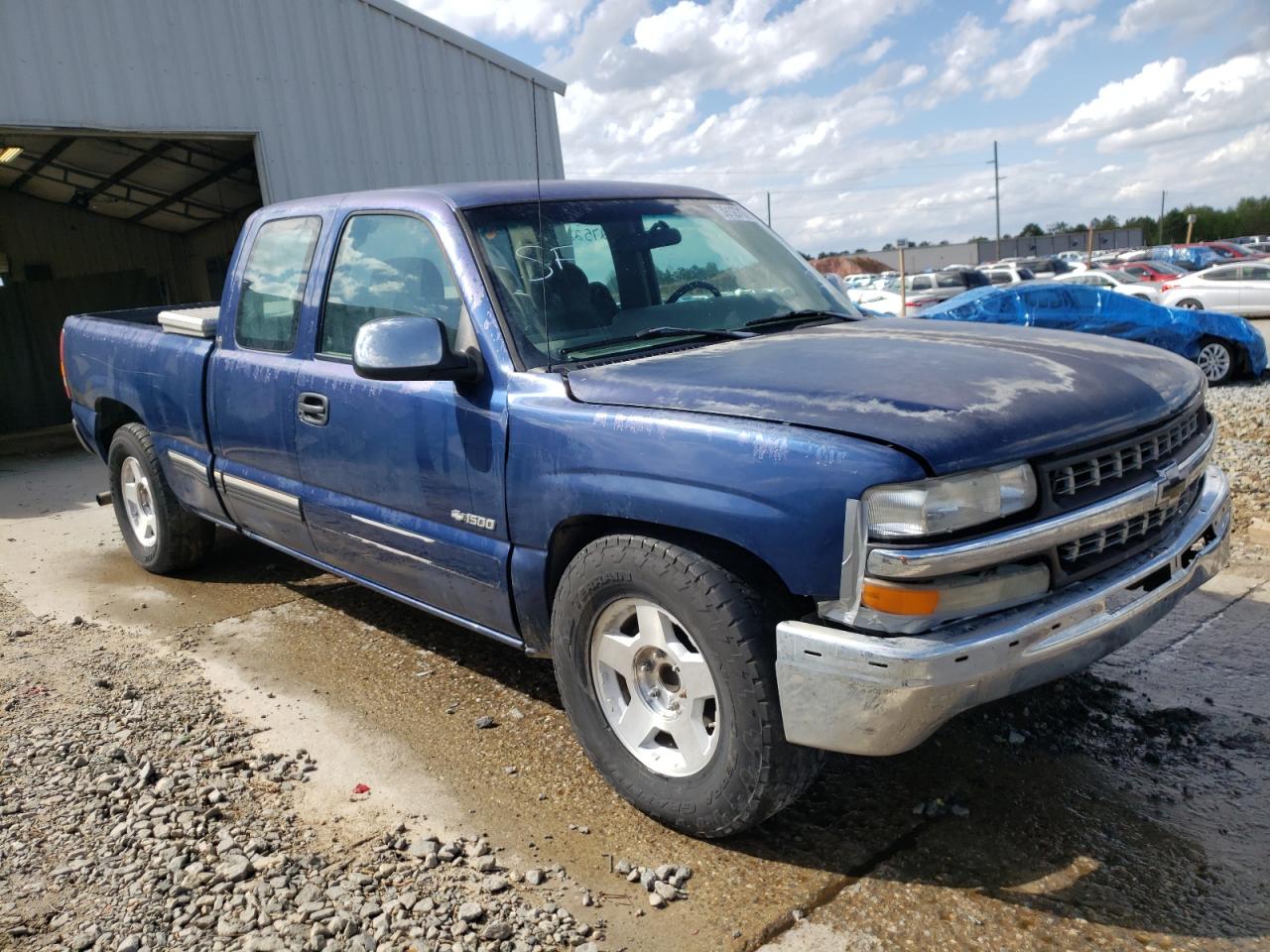 CHEVROLET SILVERADO 2000 with VIN 2GCEC19V2Y1220841 - Photo from auction