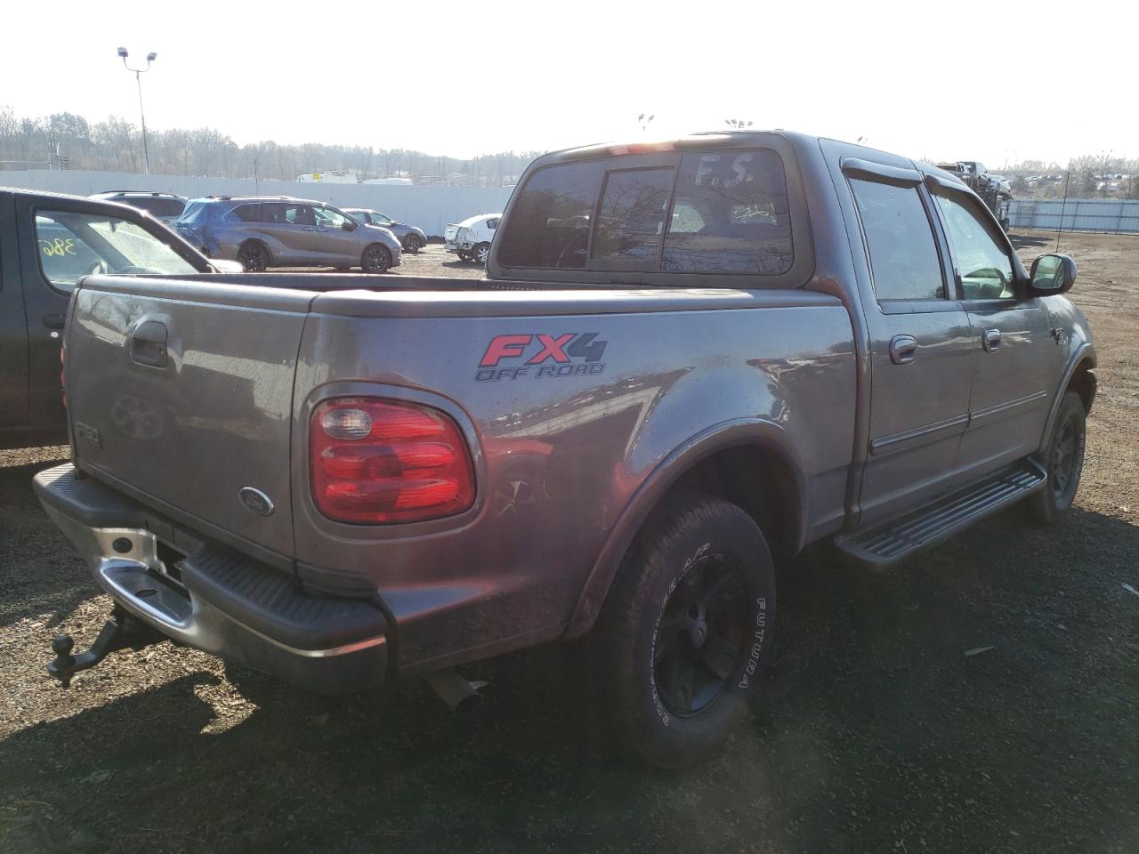Photo 4 from auction – 2003 FORD F150 SUPER with VIN 1FTRW08L23KB50043