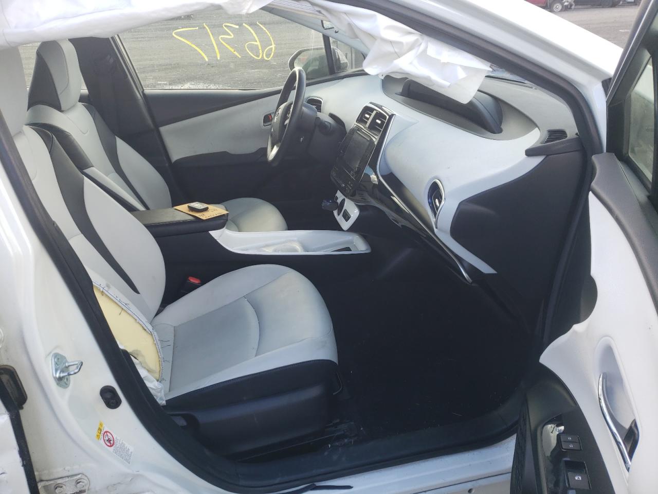 Photo 5 from auction – 2016 TOYOTA PRIUS with VIN JTDKARFU4G3020071