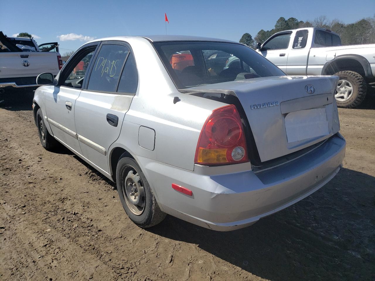 Photo 3 from auction – 2003 HYUNDAI ACCENT GL with VIN KMHCG45C83U494264