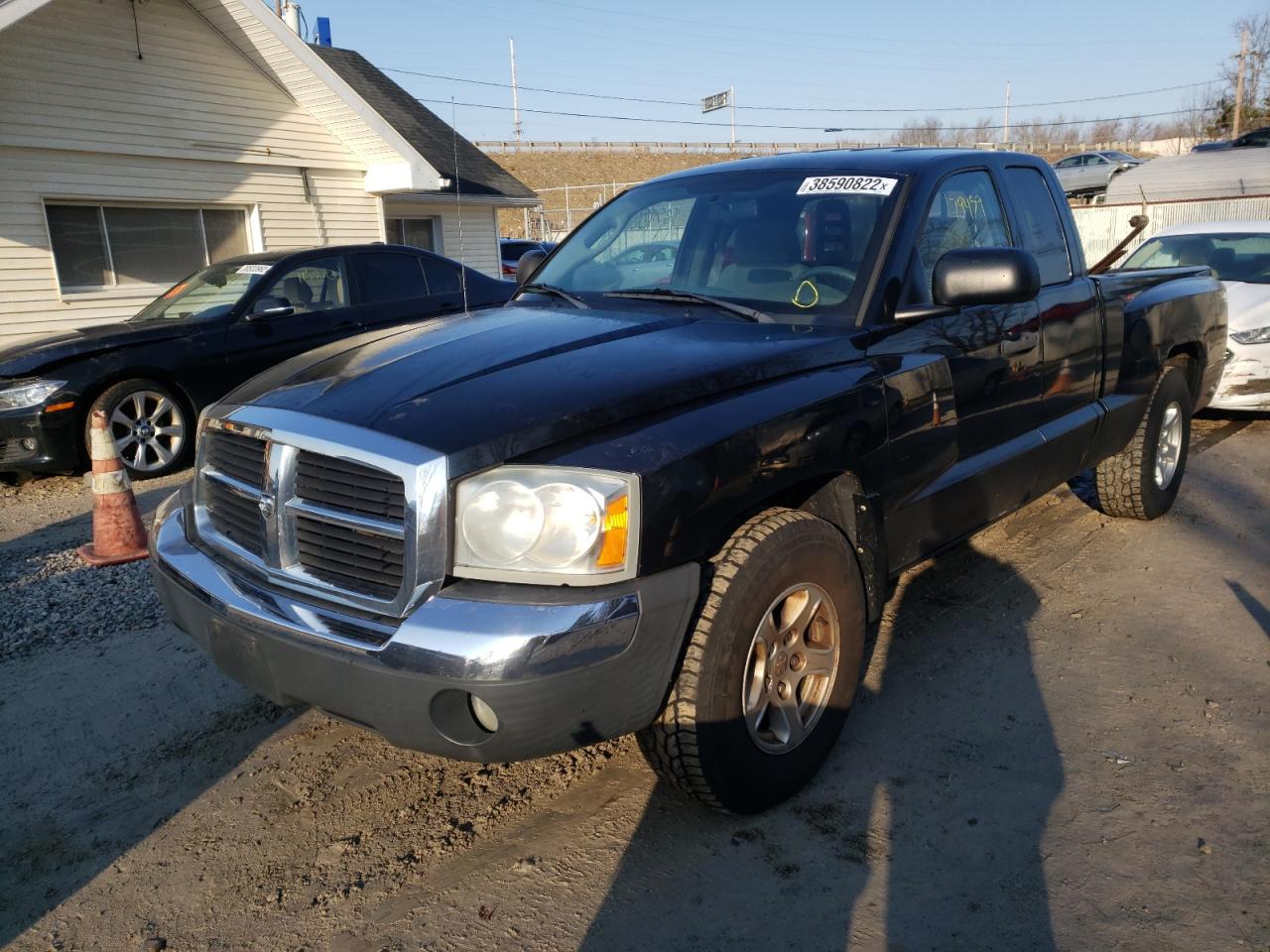 Photo 2 from auction – 2005 DODGE DAKOTA SLT with VIN 1D7HW42N35S252280