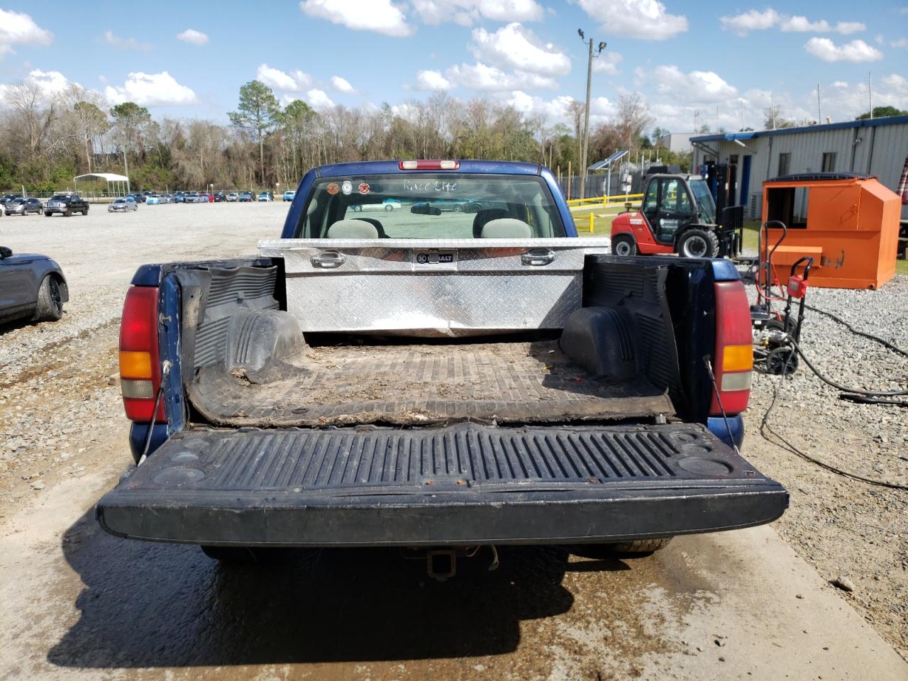 Photo 9 from auction – 2000 CHEVROLET SILVERADO with VIN 2GCEC19V2Y1220841