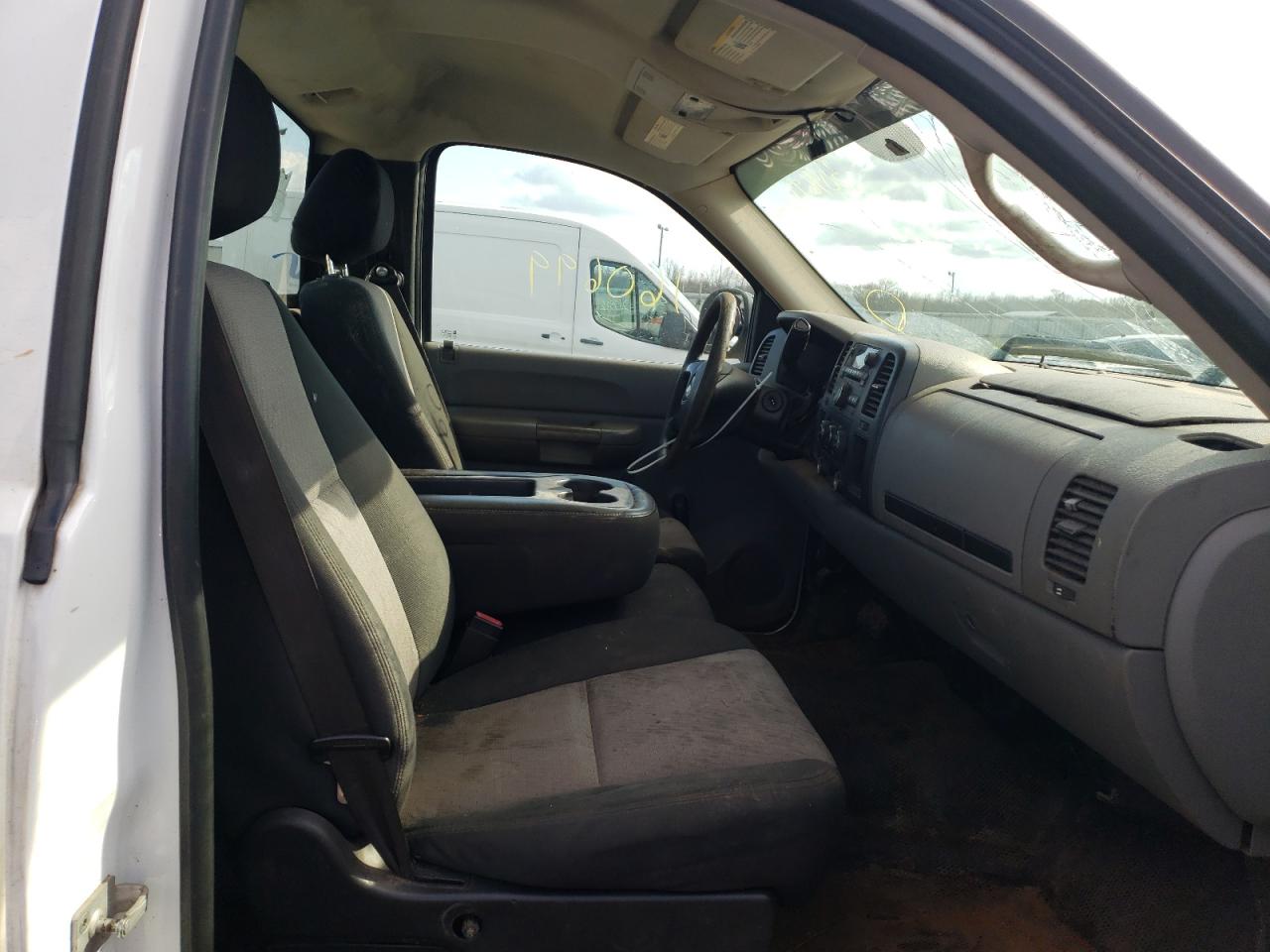 Photo 5 from auction – 2007 CHEVROLET SILVERADO with VIN 1GCEC14037E600070