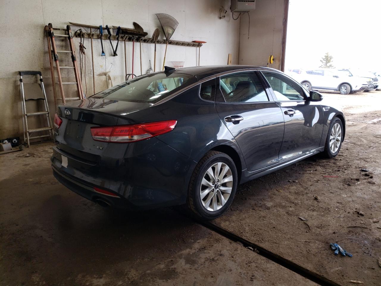 Photo 4 from auction – 2016 KIA OPTIMA EX with VIN 5XXGU4L31GG092566