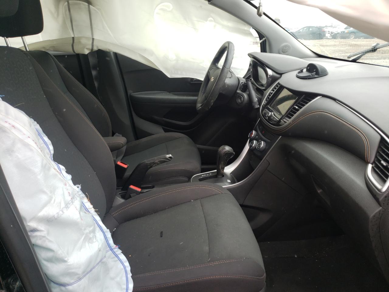 Photo 5 from auction – 2019 CHEVROLET TRAX LS with VIN 3GNCJKSB5KL124394