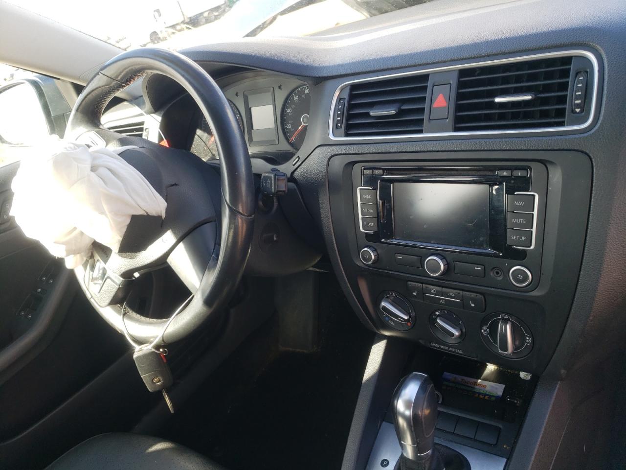 Photo 9 from auction – 2011 VOLKSWAGEN JETTA SEL with VIN 3VWLZ7AJ9BM309840