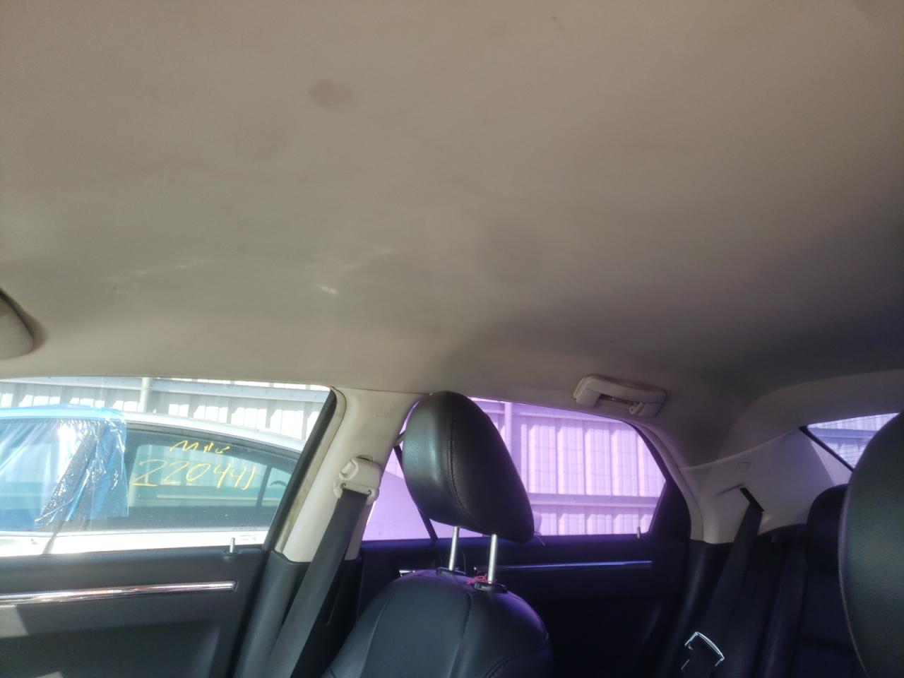 Photo 9 from auction – 2010 CHRYSLER 300 TOURIN with VIN 2C3CA5CV2AH182915