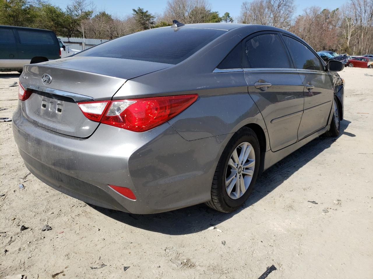 Photo 4 from auction – 2014 HYUNDAI SONATA GLS with VIN 5NPEB4AC5EH891400