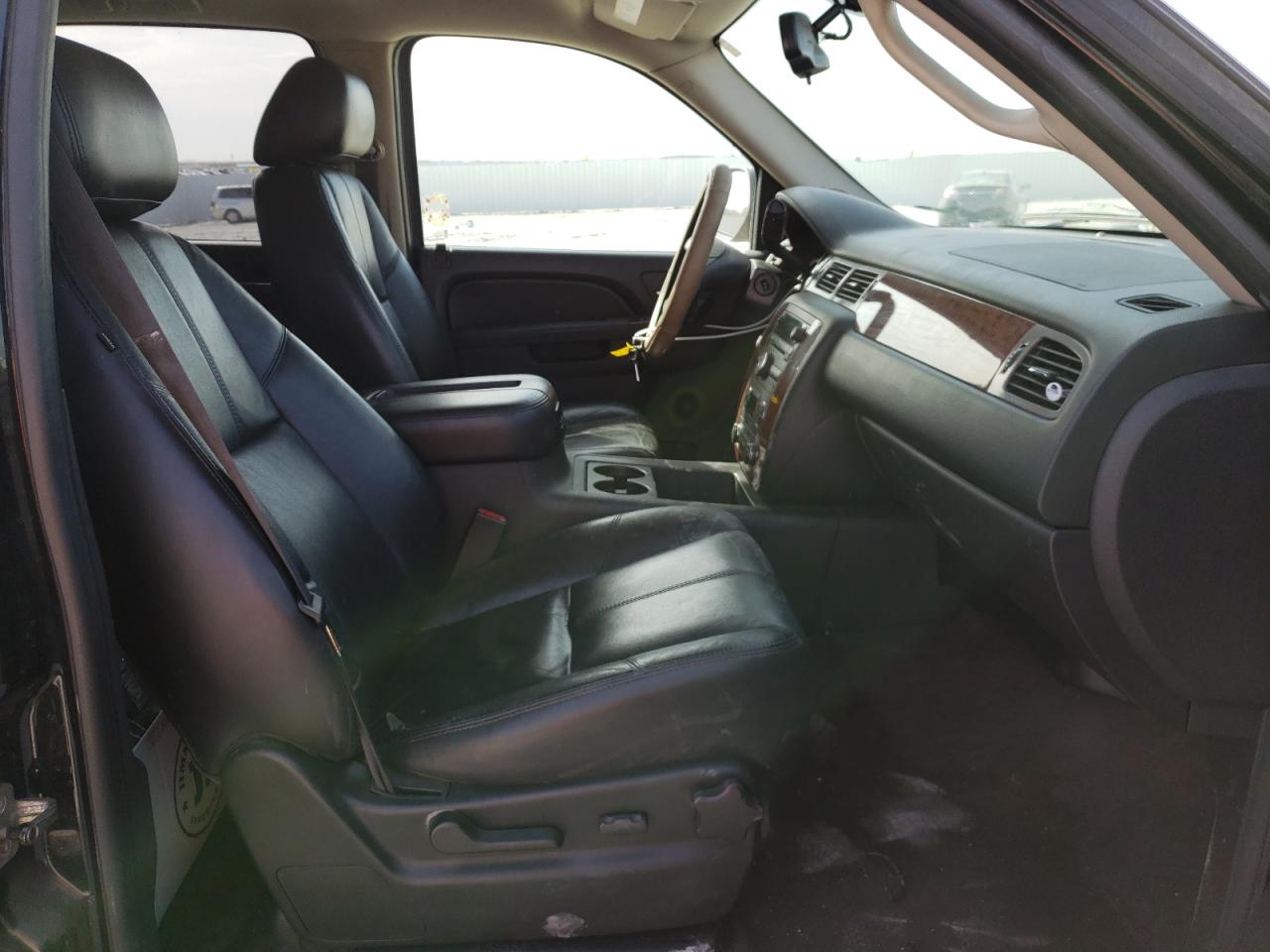Photo 5 from auction – 2010 CHEVROLET AVALANCHE with VIN 3GNVKFE07AG108809