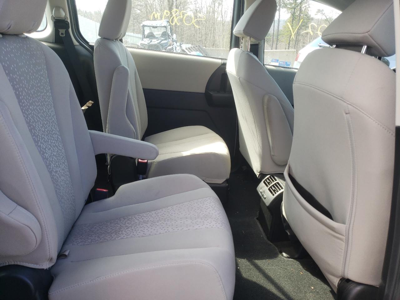 Photo 6 from auction – 2012 MAZDA 5 with VIN JM1CW2BL8C0143927