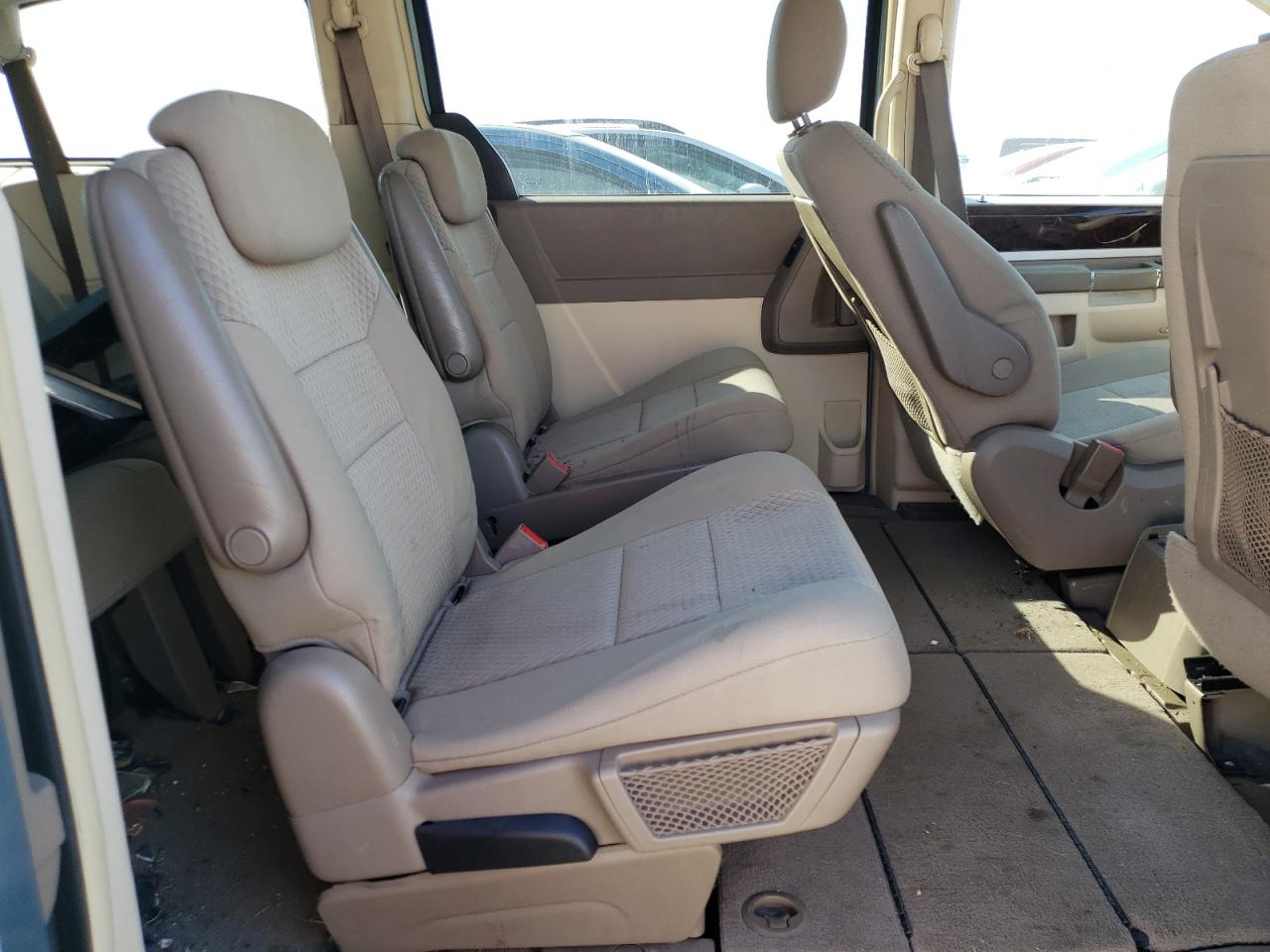 Photo 6 from auction – 2010 CHRYSLER TOWN & COU with VIN 2A4RR5D15AR204128