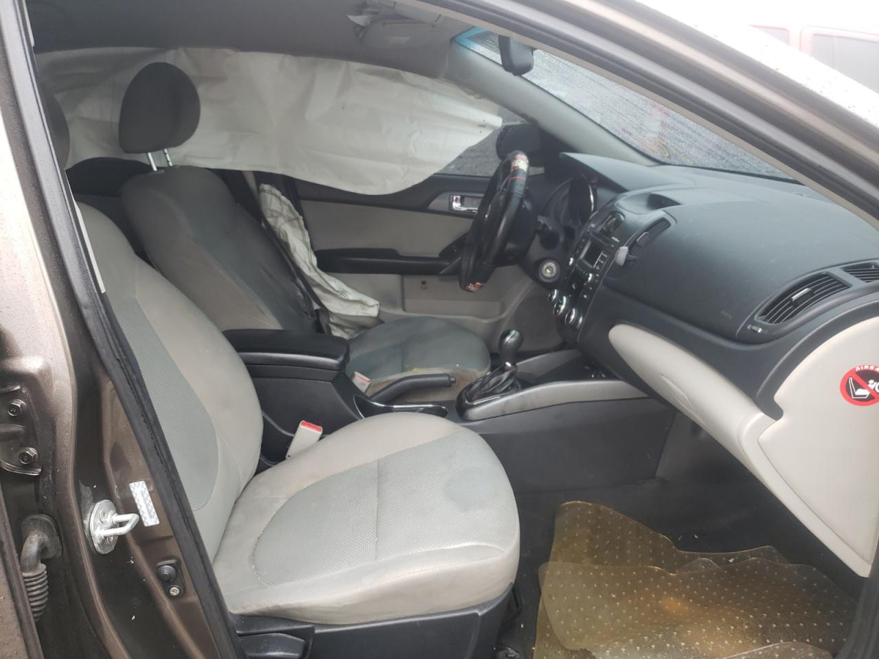 Photo 5 from auction – 2013 KIA FORTE EX with VIN KNAFU4A28D5699986