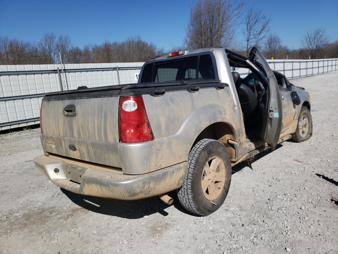 Photo 4 from auction – 2005 FORD EXPLORER S with VIN 1FMZU67K95UB32241