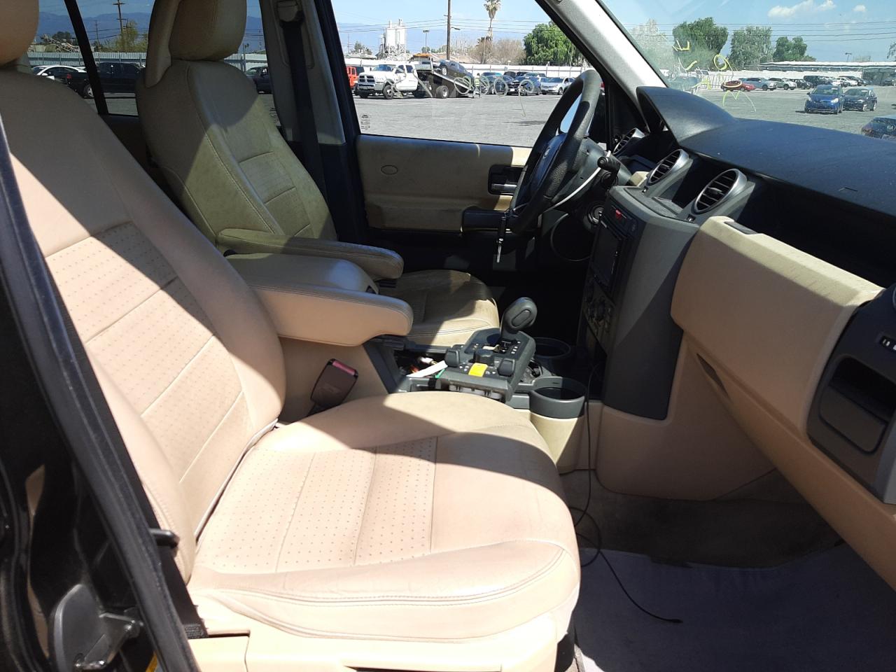 Photo 5 from auction – 2005 LAND ROVER LR3 SE with VIN SALAD25445A328905