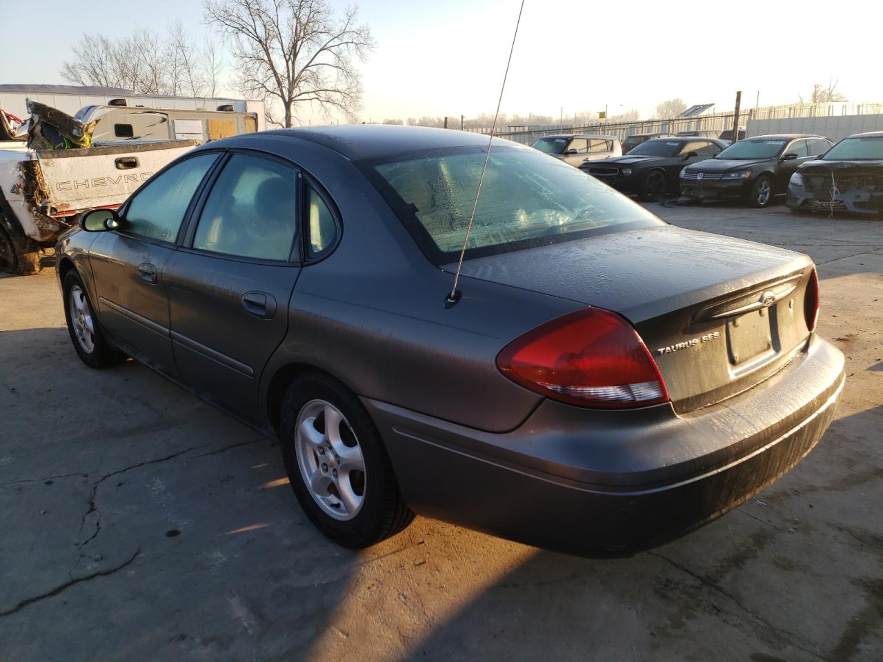 Photo 3 from auction – 2004 FORD TAURUS SES with VIN 1FAFP55U44G111040