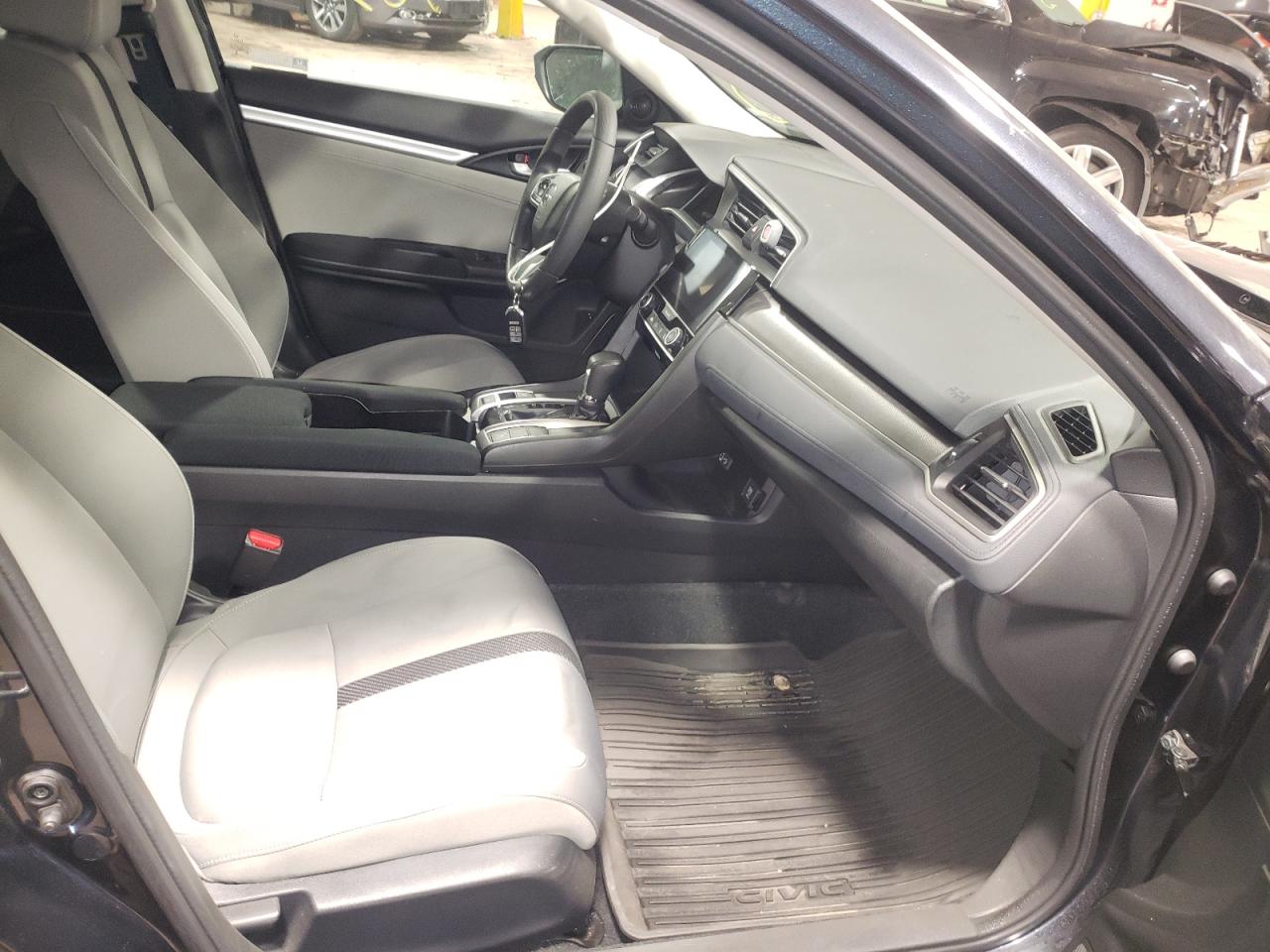 Photo 5 from auction – 2018 HONDA CIVIC EX with VIN 2HGFC2F79JH589372