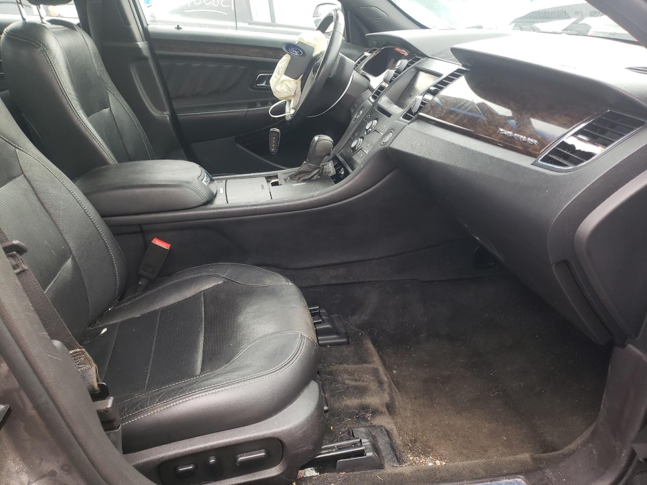 Photo 5 from auction – 2014 FORD TAURUS LIM with VIN 1FAHP2F85EG168809