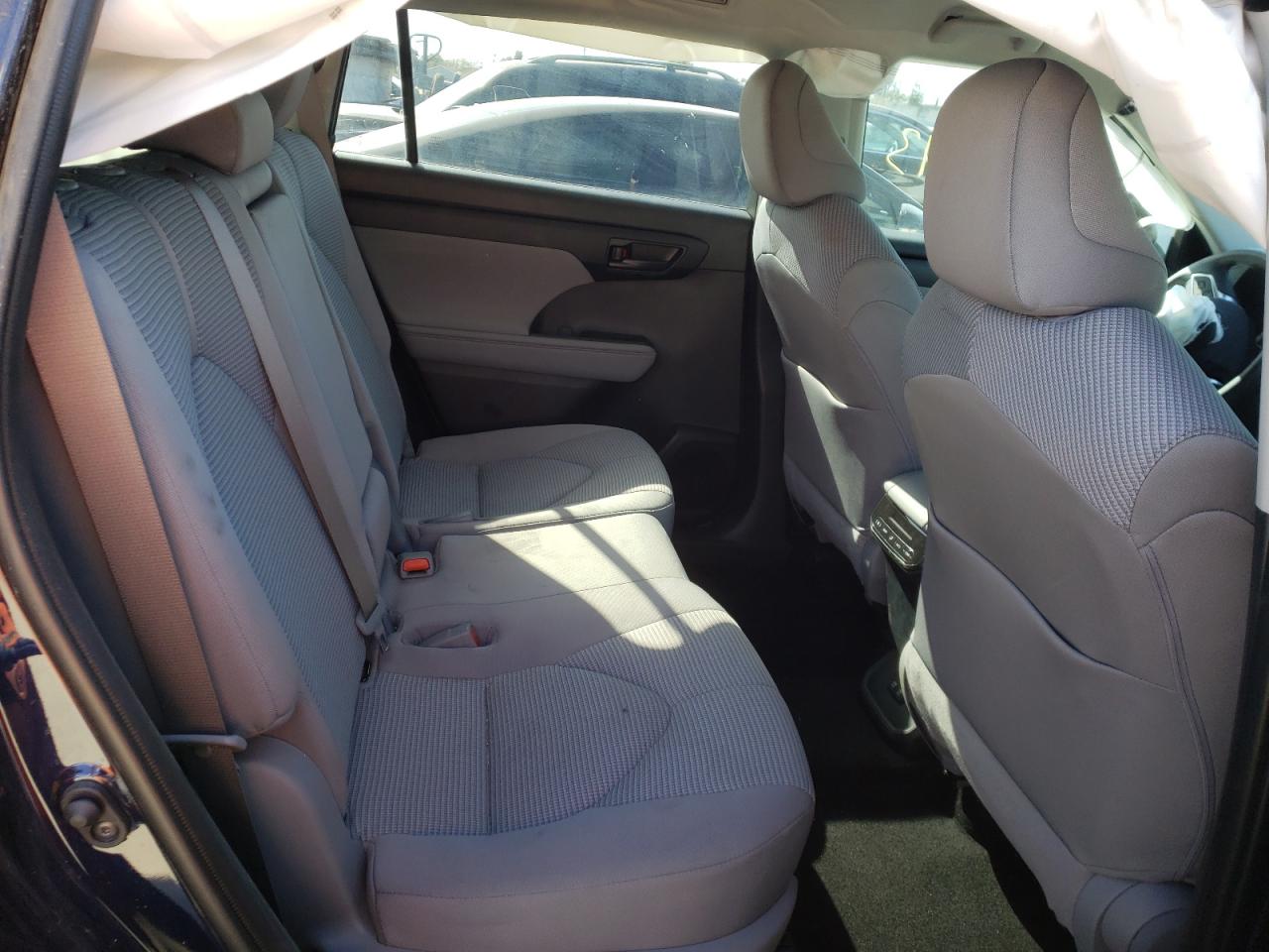 Photo 6 from auction – 2020 TOYOTA HIGHLANDER with VIN 5TDCZRAHXLS016901