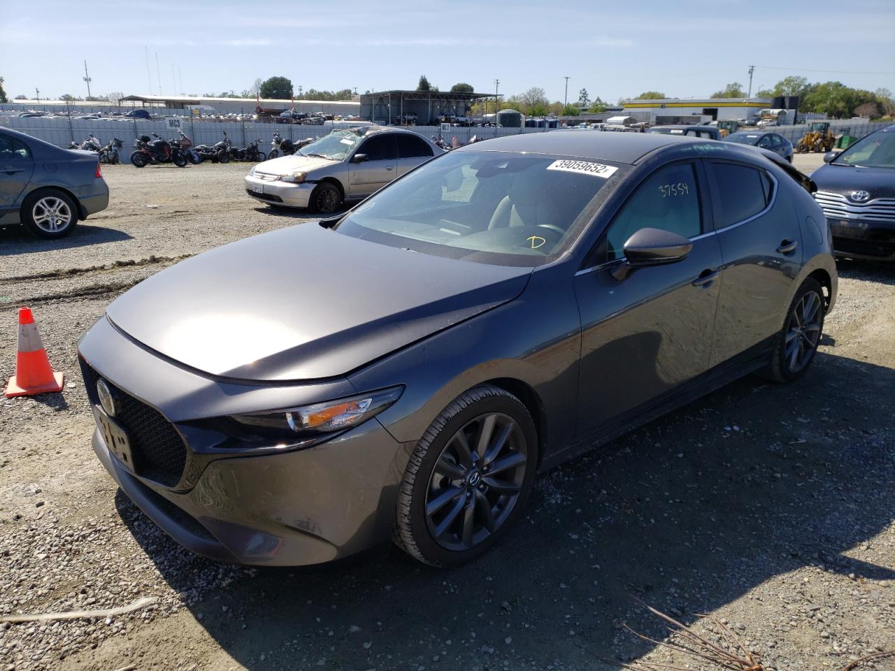 Photo 2 from auction – 2019 MAZDA 3 with VIN JM1BPBJM2K1124561