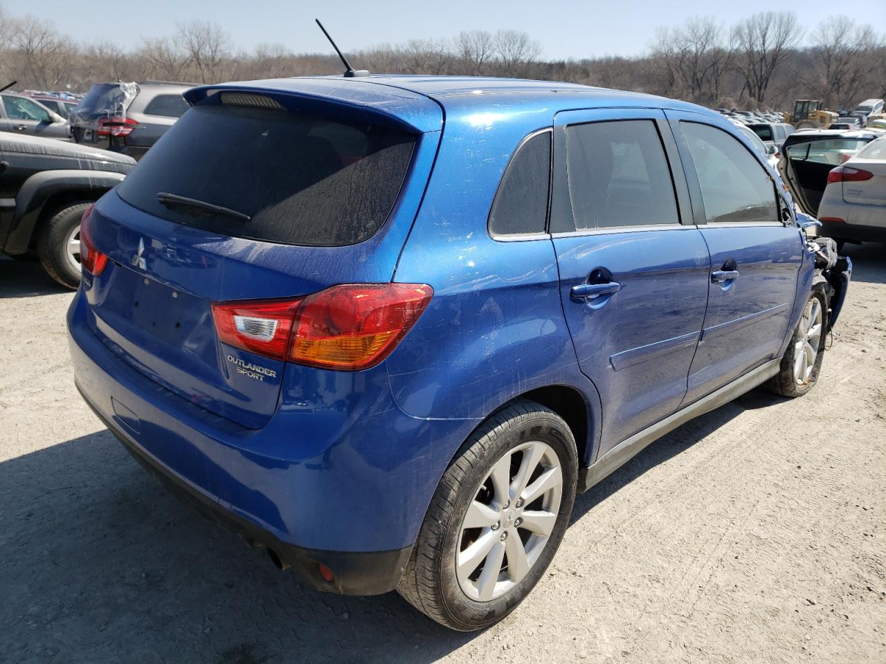 Photo 4 from auction – 2015 MITSUBISHI OUTLANDER with VIN 4A4AR4AU3FE039303