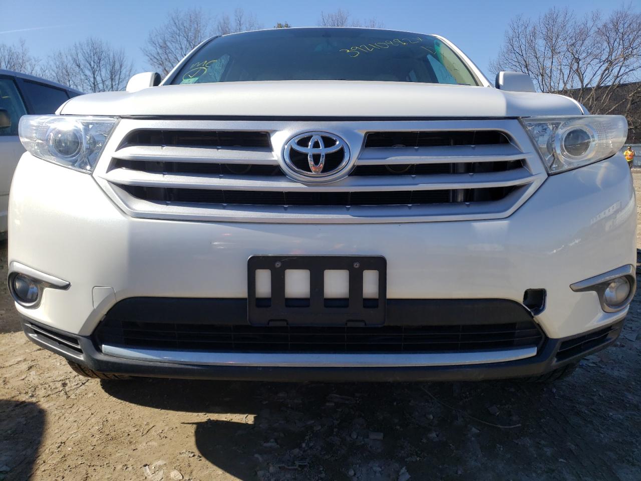 Photo 9 from auction – 2013 TOYOTA HIGHLANDER with VIN 5TDBK3EH8DS185646