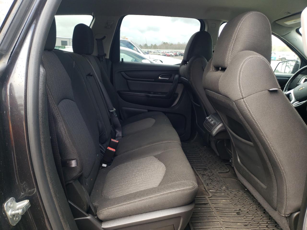 Photo 6 from auction – 2017 CHEVROLET TRAVERSE L with VIN 1GNKRGKD9HJ258795
