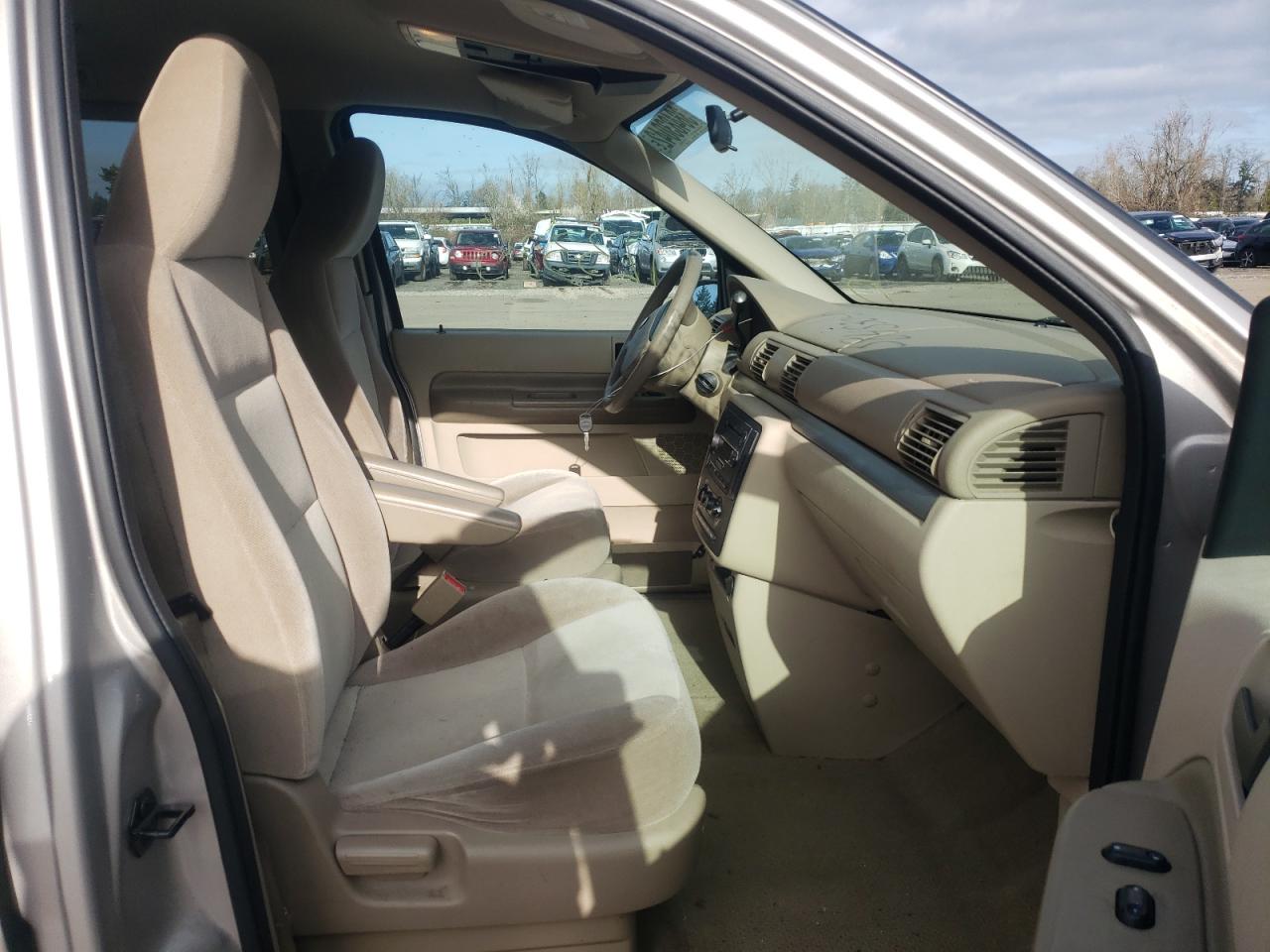Photo 5 from auction – 2005 FORD FREESTAR S with VIN 2FMZA57695BA88009