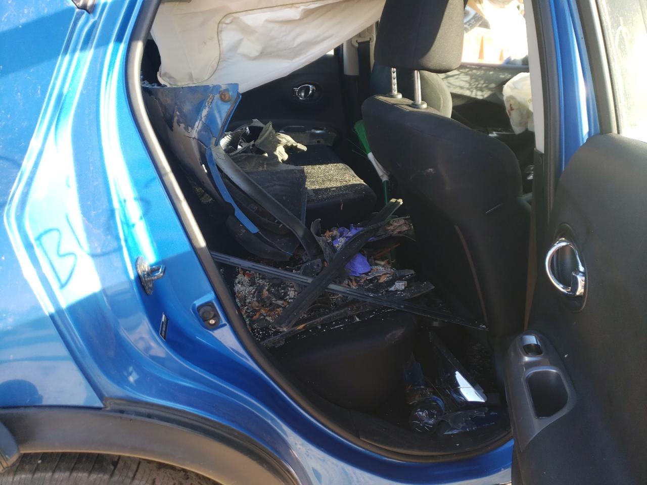 Photo 6 from auction – 2011 NISSAN JUKE S with VIN JN8AF5MV8BT011341