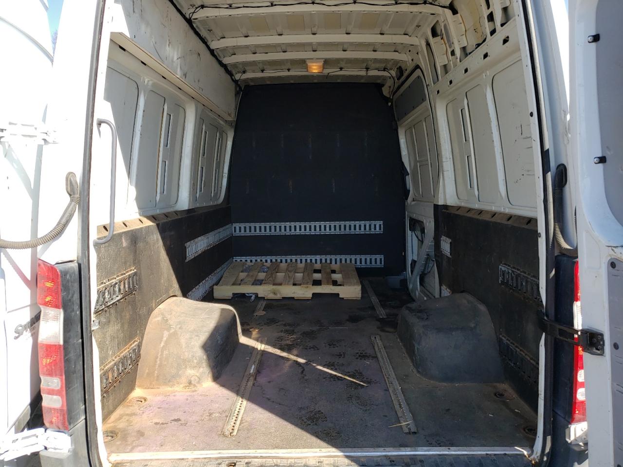 Photo 6 from auction – 2008 DODGE SPRINTER 3 with VIN WD0PF045385329588