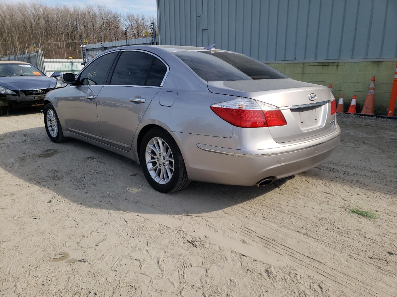 Photo 3 from auction – 2011 HYUNDAI GENESIS 3. with VIN KMHGC4DE3BU131188
