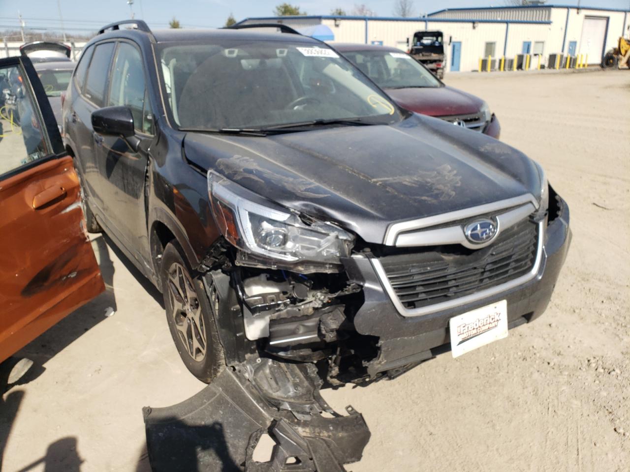 SUBARU FORESTER P 2019 with VIN JF2SKAEC5KH516517 - Photo from auction