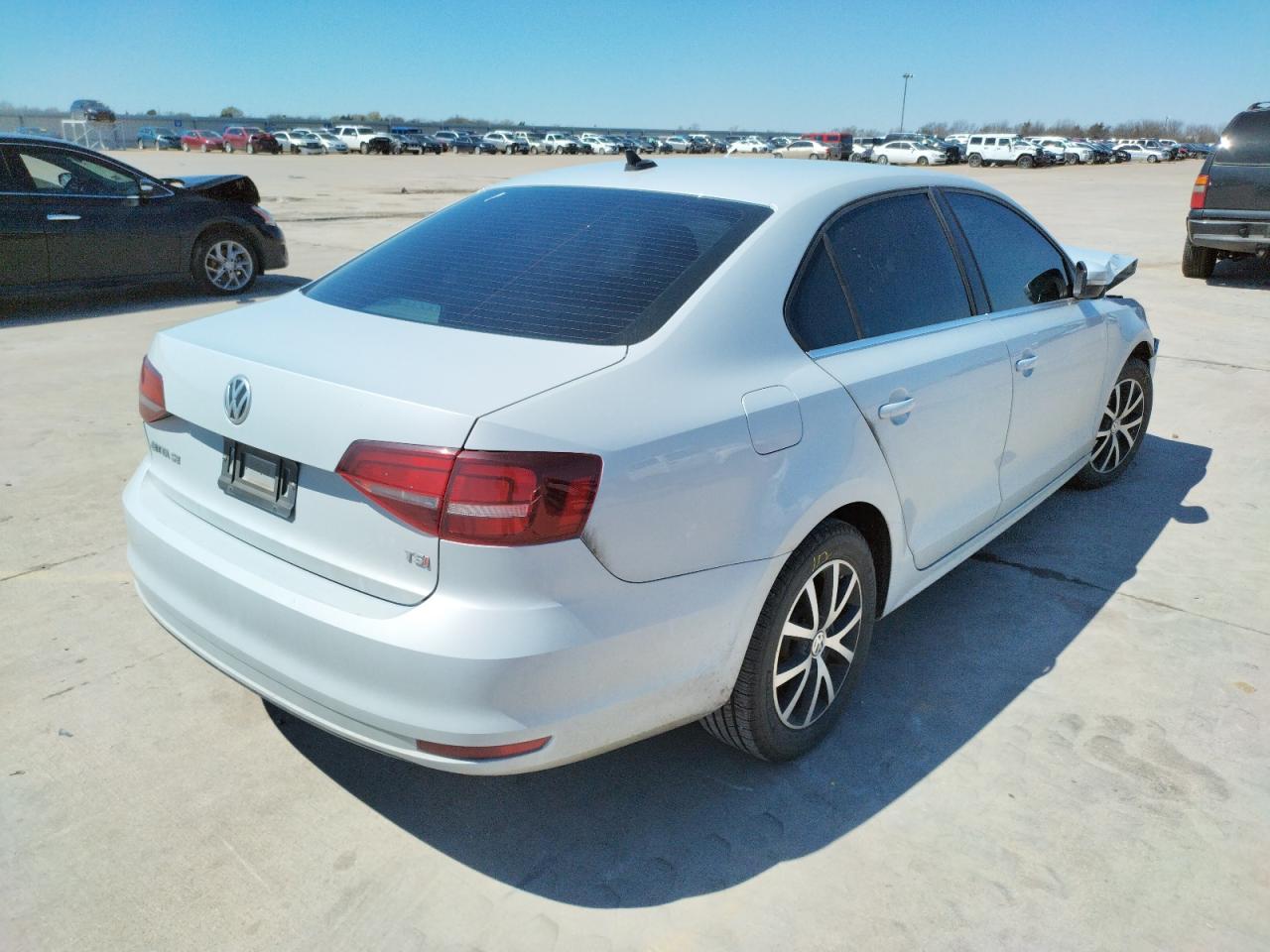 Photo 4 from auction – 2018 VOLKSWAGEN JETTA SE with VIN 3VWDB7AJ4JM208518