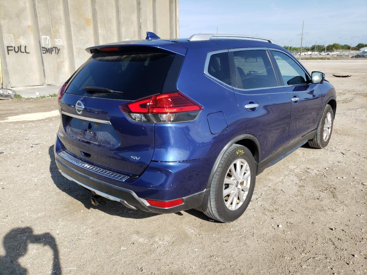 Photo 4 from auction – 2017 NISSAN ROGUE S with VIN KNMAT2MT2HP555627