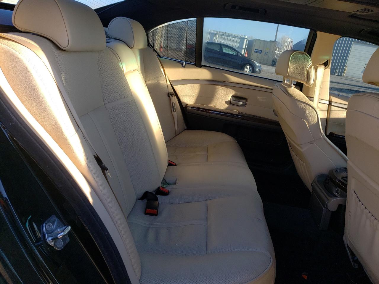 صورة رقم 6 من المزاد - 2007 BMW 750 مع VIN WBAHN83507DT69533
