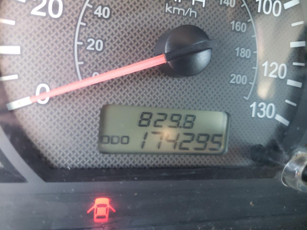 Photo 8 from auction – 2003 HYUNDAI ACCENT GL with VIN KMHCG45C83U494264