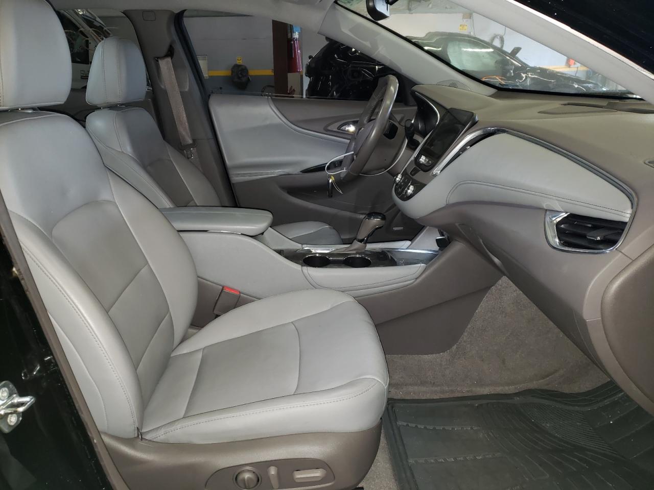 Photo 5 from auction – 2016 CHEVROLET MALIBU LT with VIN 1G1ZE5ST6GF332909