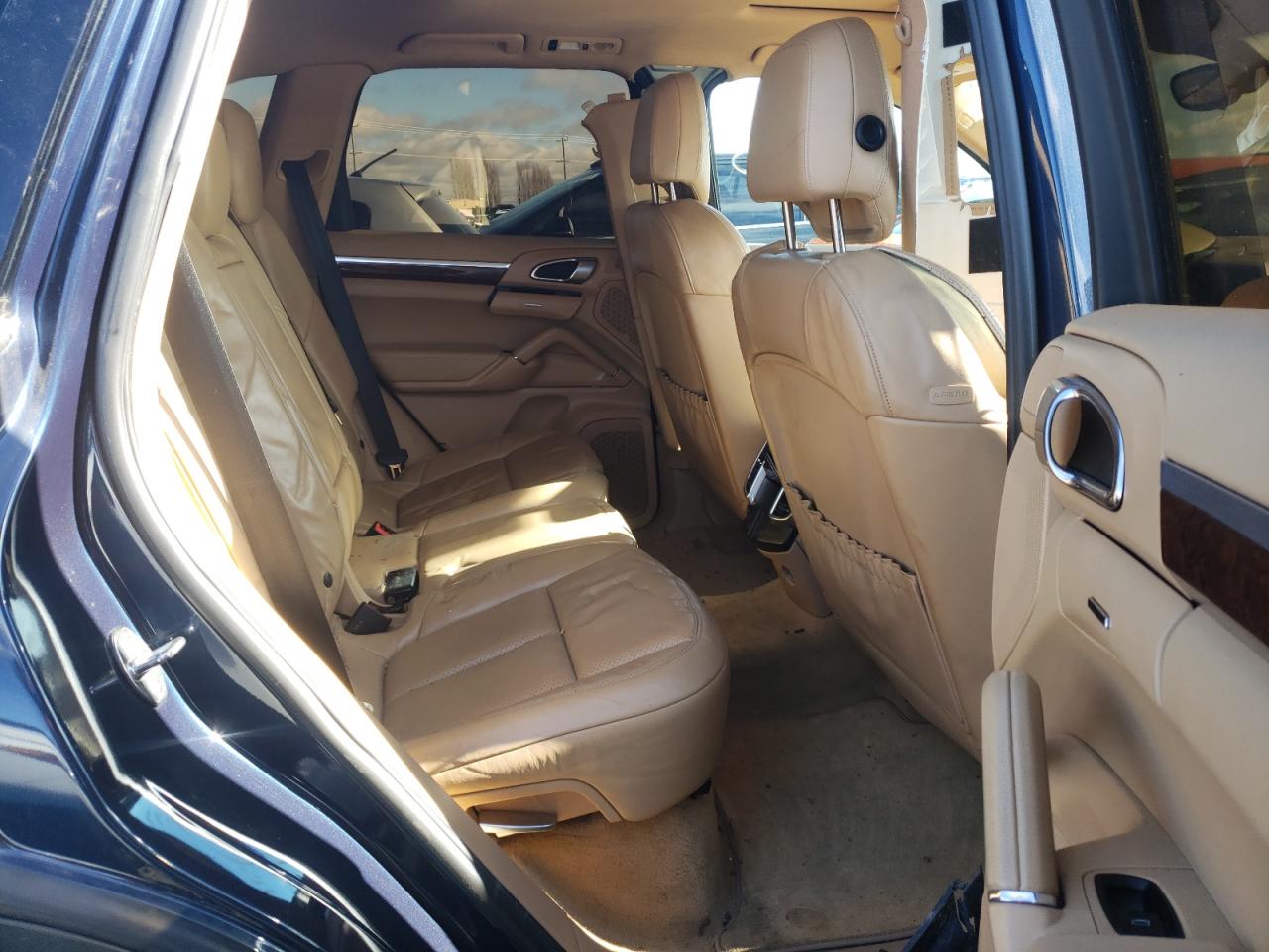 Photo 6 from auction – 2011 PORSCHE CAYENNE S with VIN WP1AB2A26BLA43669