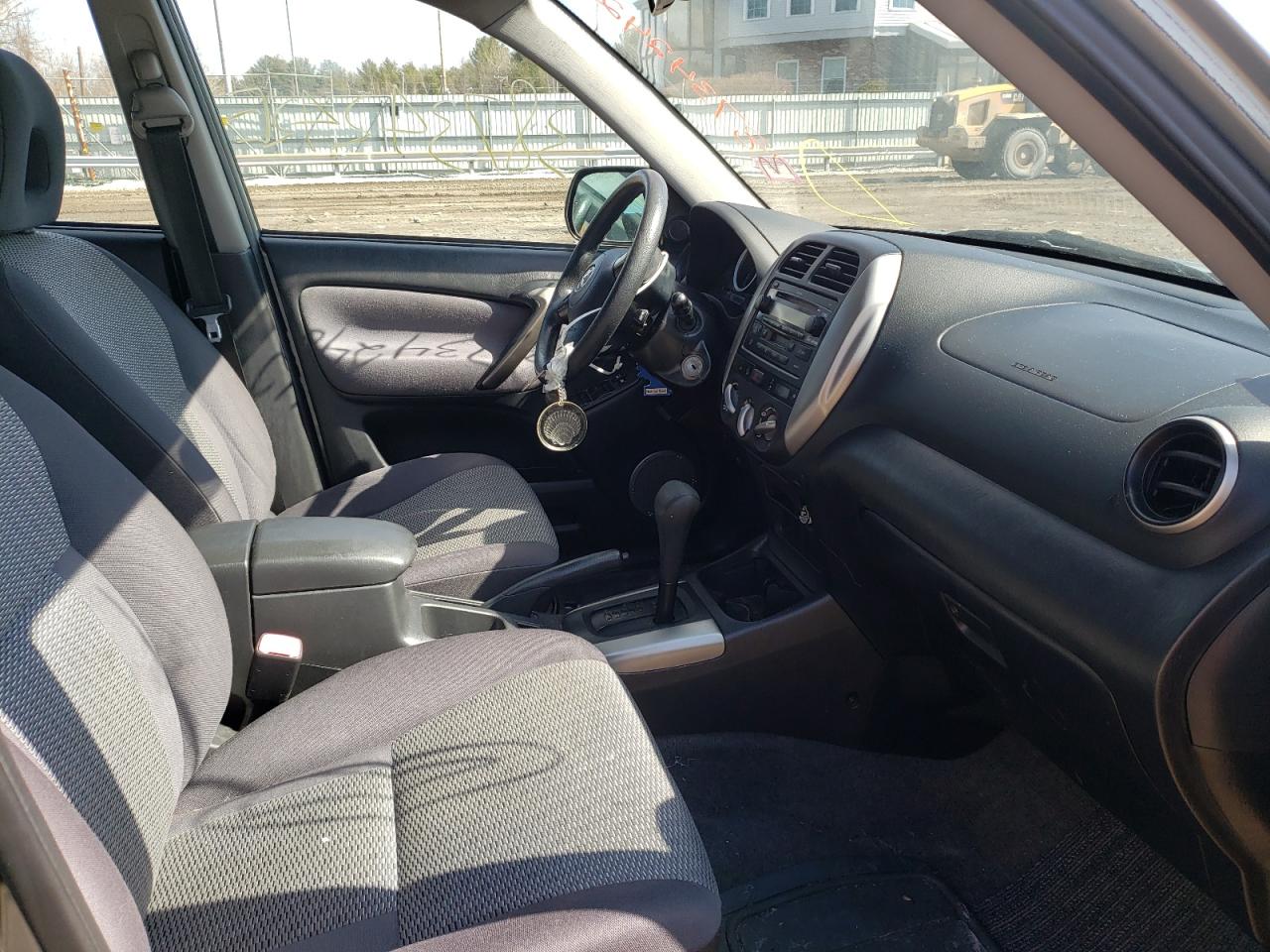 Photo 5 from auction – 2005 TOYOTA RAV4 with VIN JTEGD20V950050439