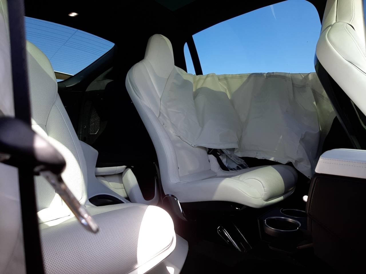 Photo 6 from auction – 2016 TESLA MODEL X with VIN 5YJXCBE21GF034312