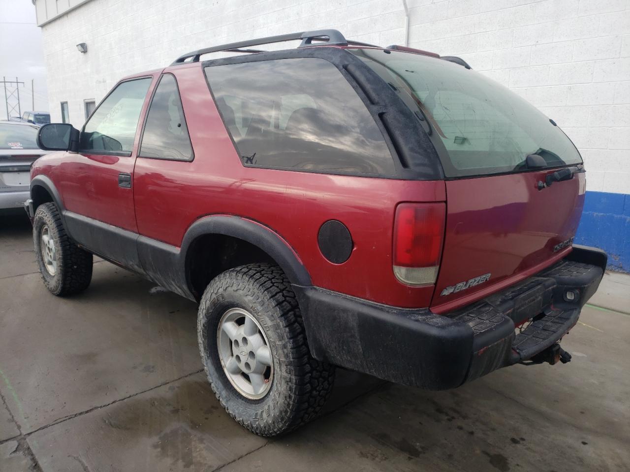 Photo 3 from auction – 2000 CHEVROLET BLAZER with VIN 1GNCT18W6YK127149