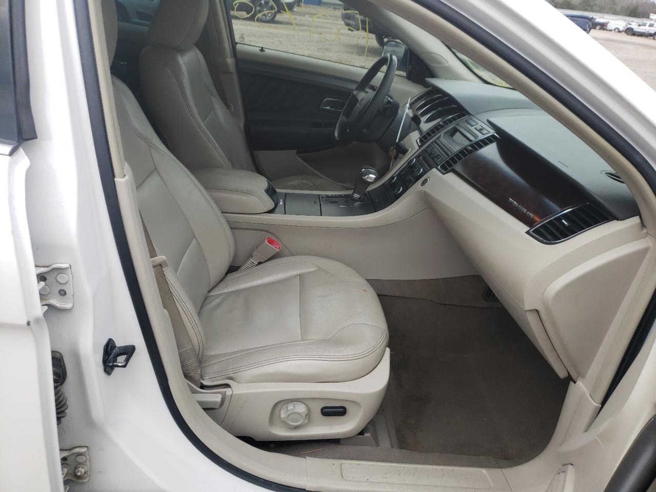 Photo 5 from auction – 2010 FORD TAURUS SEL with VIN 1FAHP2EW8AG134874