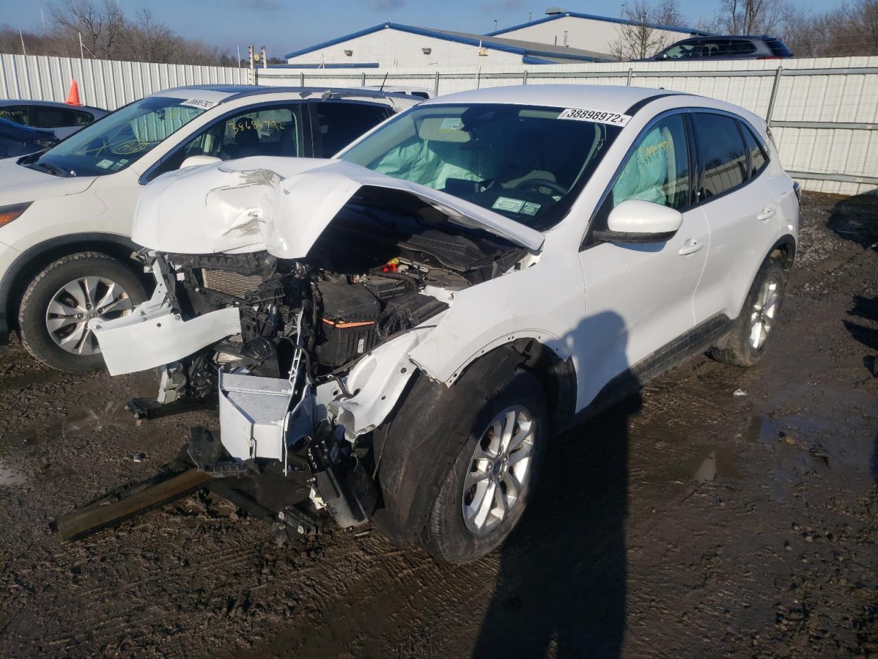 Photo 2 from auction – 2020 FORD ESCAPE SE with VIN 1FMCU9G67LUC39764