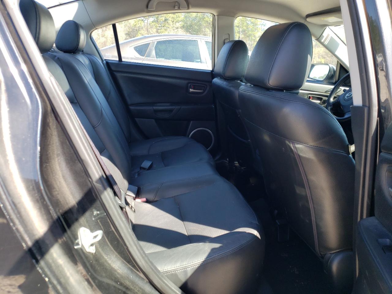 Photo 6 from auction – 2005 MAZDA 3 S with VIN JM1BK323351309300