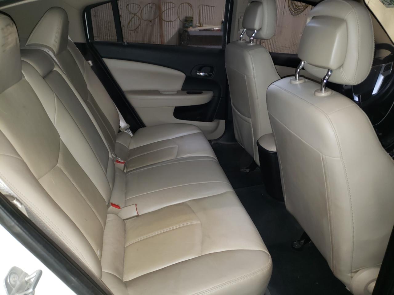 Photo 6 from auction – 2012 CHRYSLER 200 LIMITE with VIN 1C3CCBCG4CN222092
