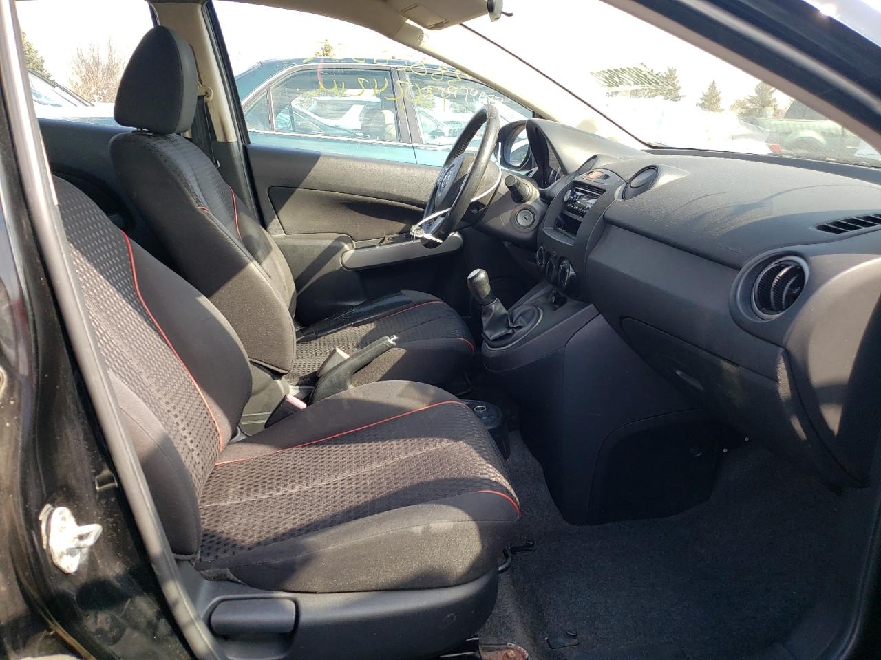 Photo 5 from auction – 2011 MAZDA MAZDA2 with VIN JM1DE1HY5B0130927