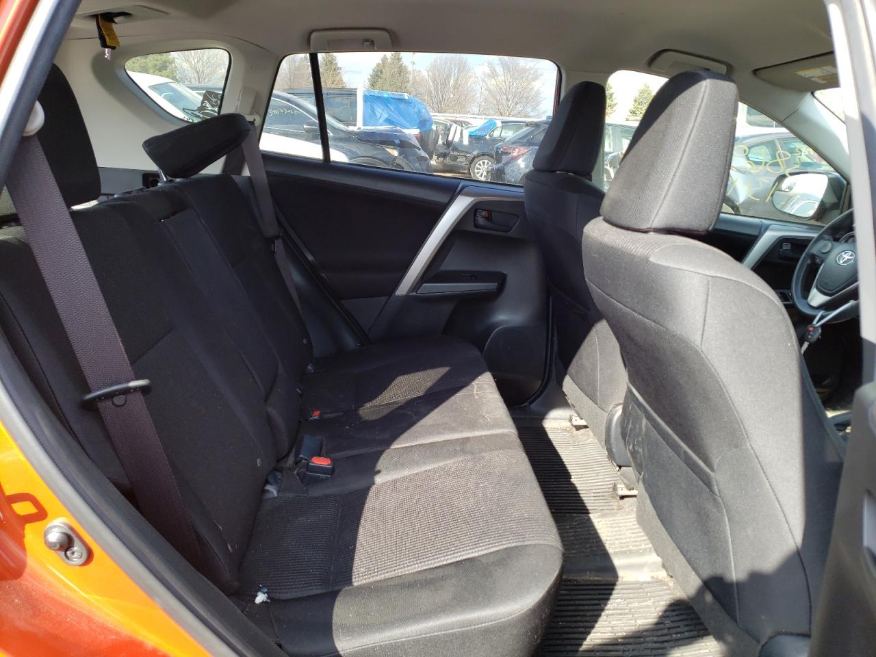 Photo 6 from auction – 2016 TOYOTA RAV4 LE with VIN JTMBFREV1GJ071969