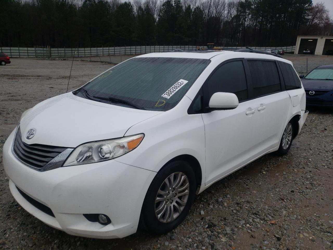 Photo 2 from auction – 2012 TOYOTA SIENNA XLE with VIN 5TDYK3DC7CS236147