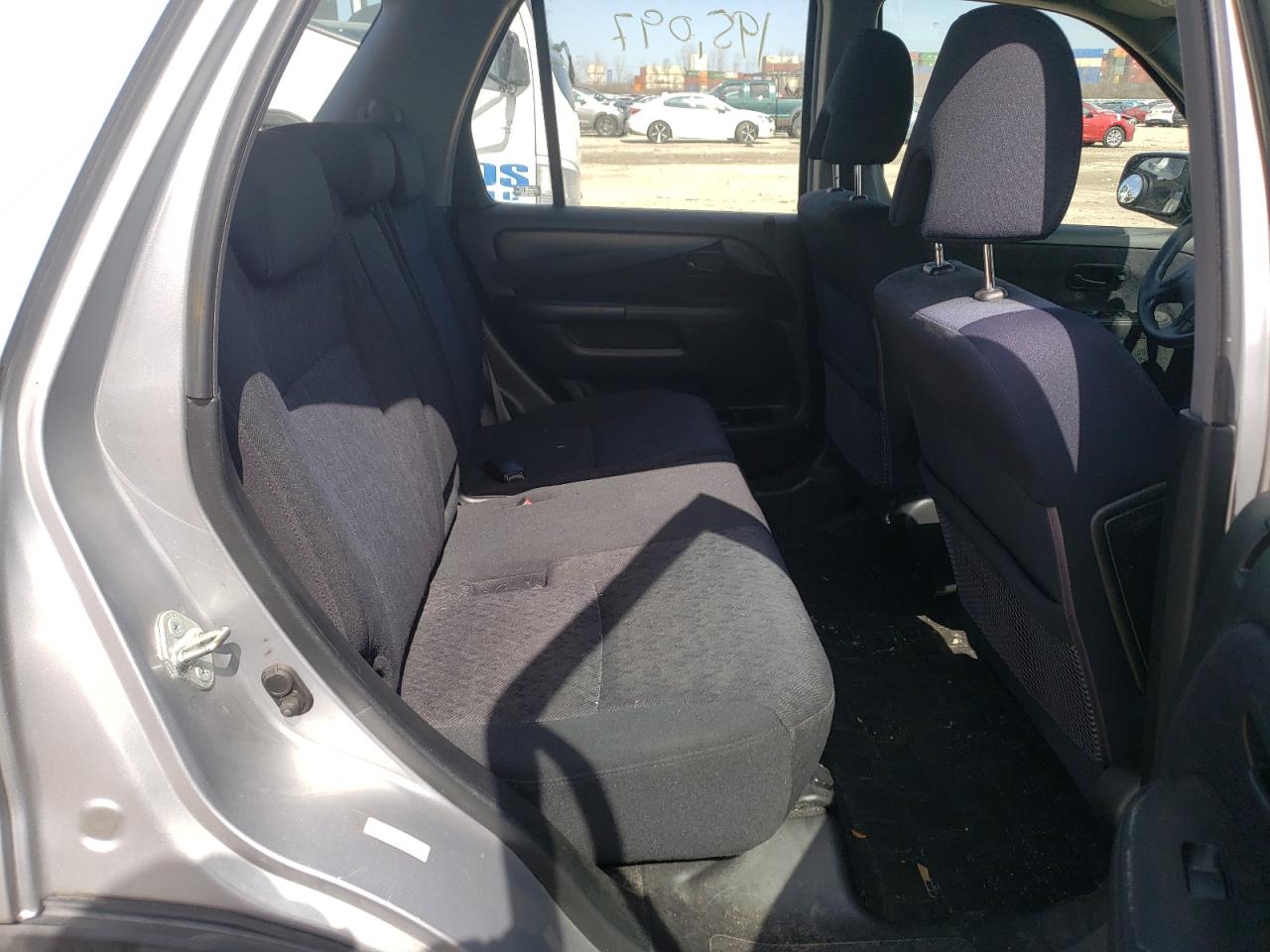 Photo 6 from auction – 2005 HONDA CR-V LX with VIN JHLRD68515C017526