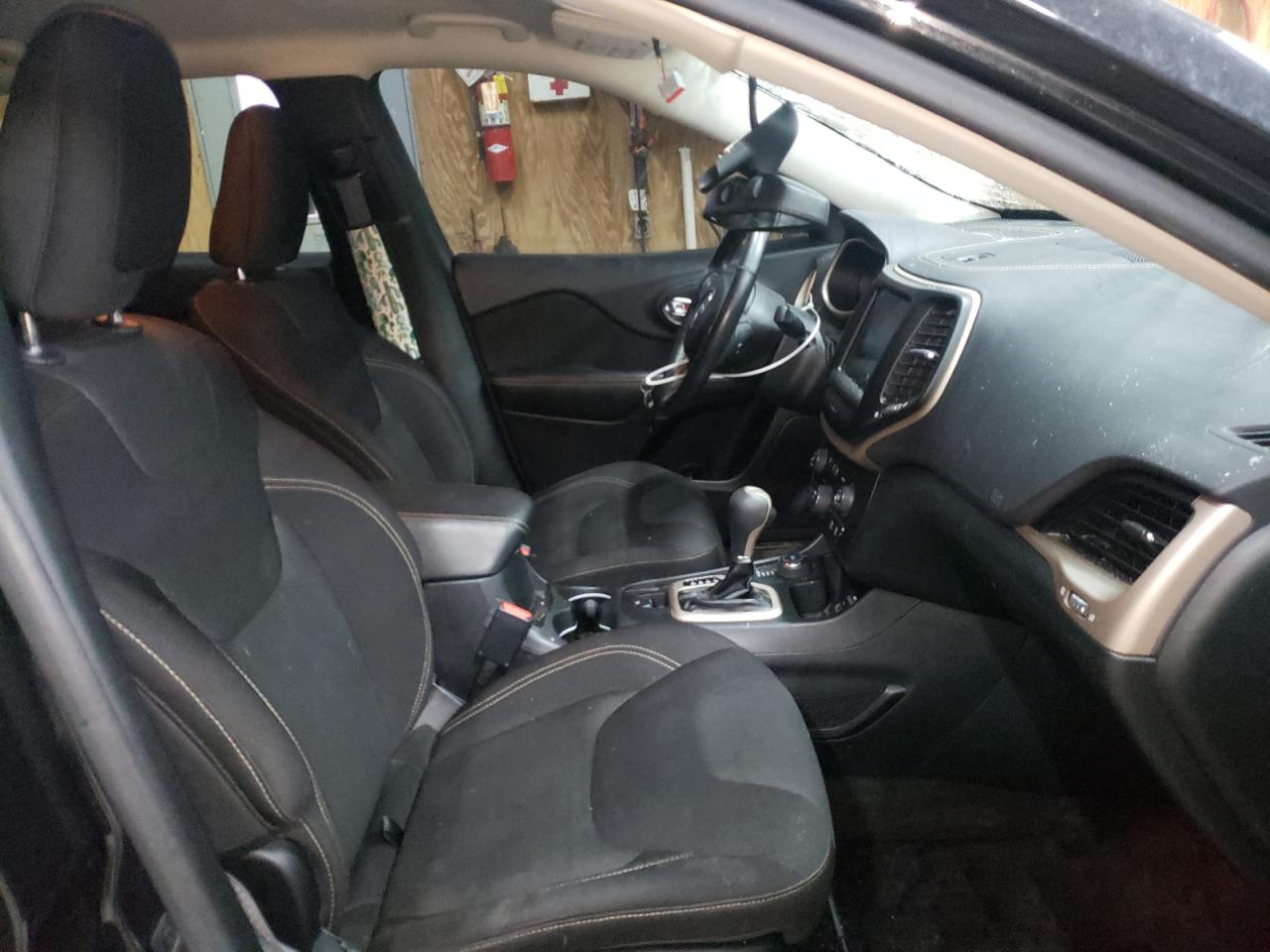 Zdjęcie 5 z aukcji – 2016 JEEP CHEROKEE L z VIN 1C4PJMCS4GW211452