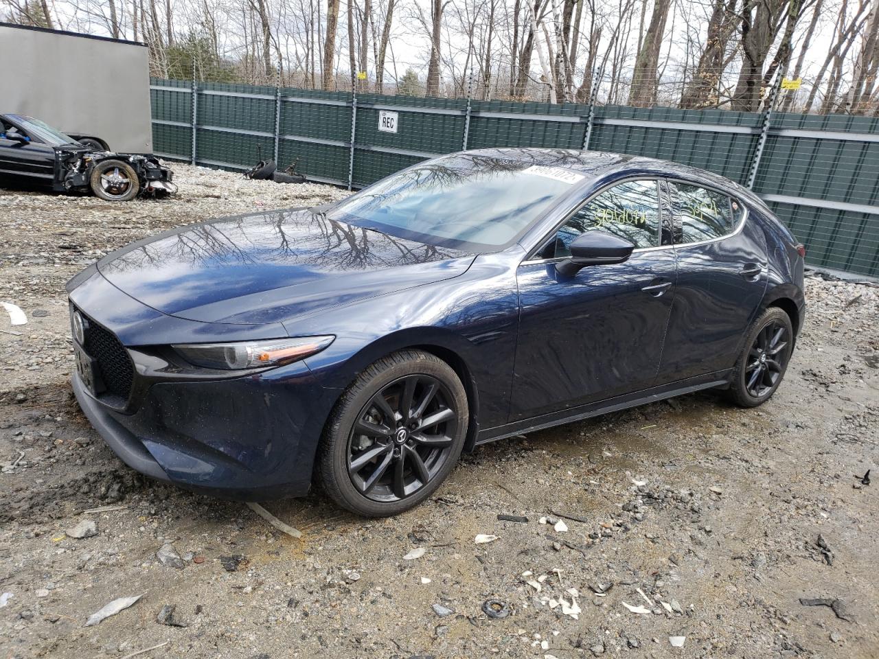 Photo 2 from auction – 2019 MAZDA 3 PREMIUM with VIN JM1BPANM7K1114791